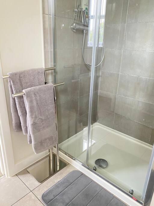 4-Room Detached Furnished Home With Parking Leicester Exterior foto